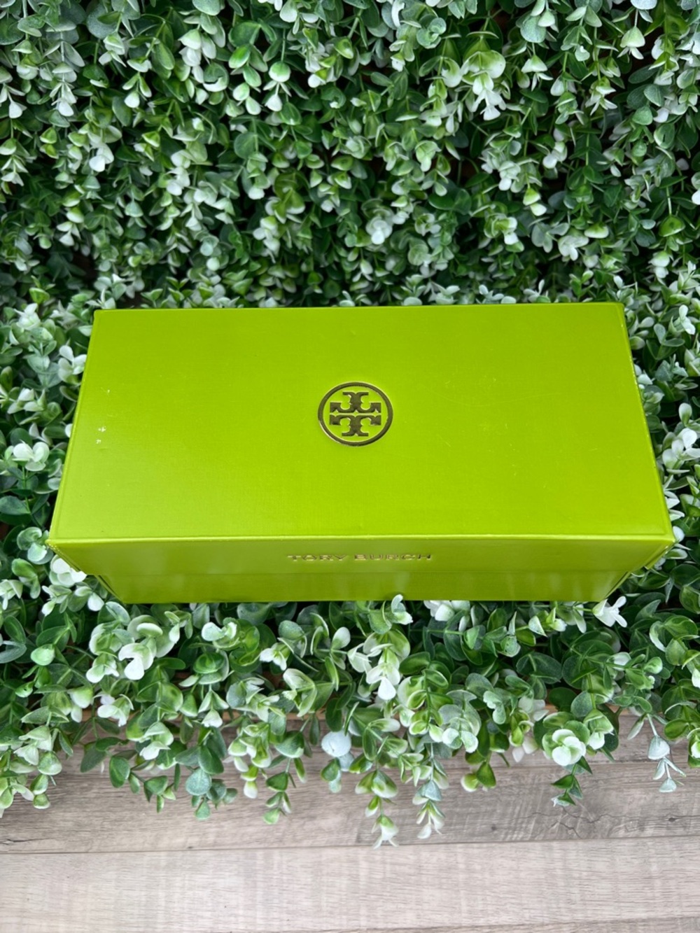 Tory Burch Green Shoe Box / Tissue Paper - Picture 3 of 12
